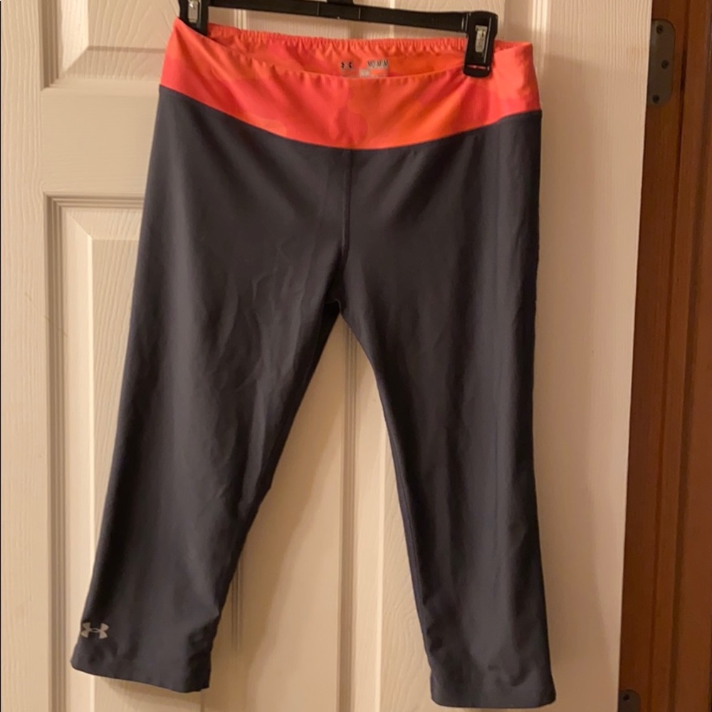 A touch of color makes these worth a look! 👀👀😉😉 🙌🙌under armour capris